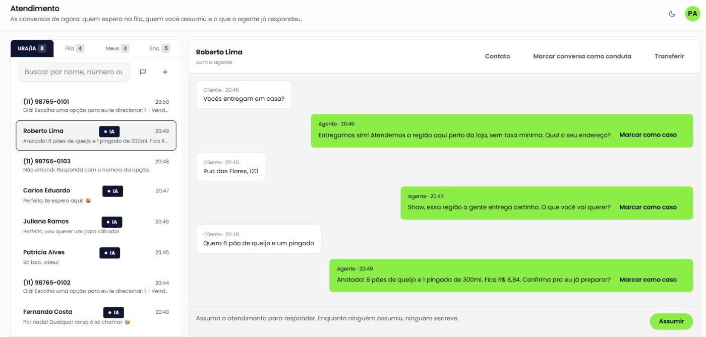 Tela de atendimento do V-Agents, com a fila de conversas do WhatsApp e o histórico do cliente.